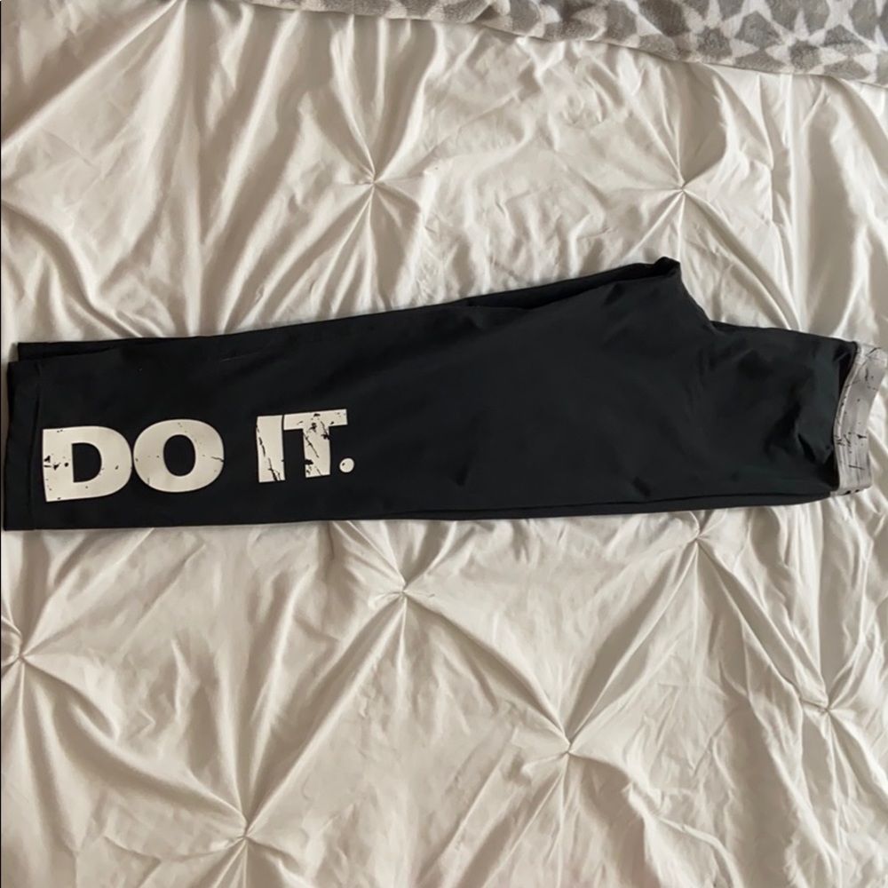 Small Nike Pro cropped leggings